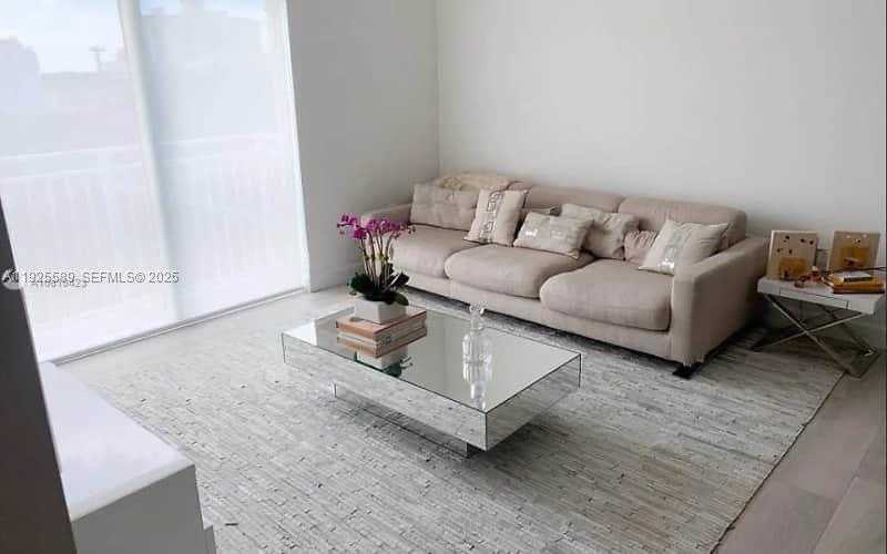 Small Image of 50 MENORES AVE #406, Coral Gables Number 2