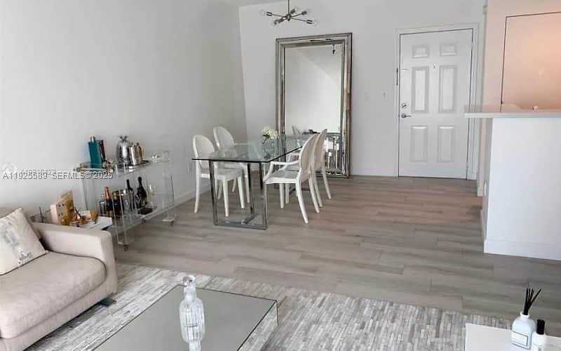 Small Image of 50 MENORES AVE #406, Coral Gables Number 4