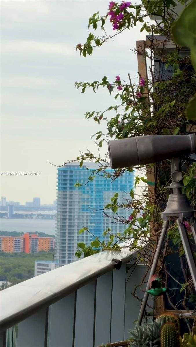 Imagen de Pequeño Objeto