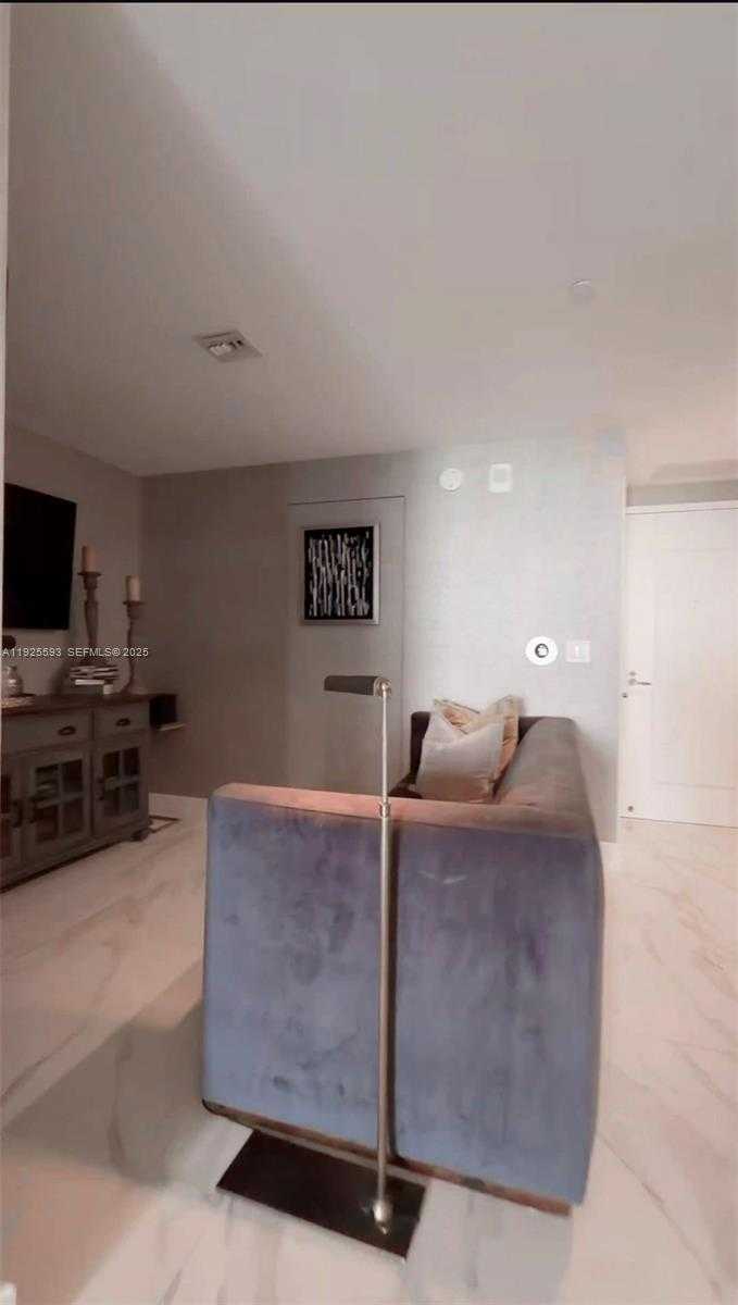 Imagen de Pequeño Objeto