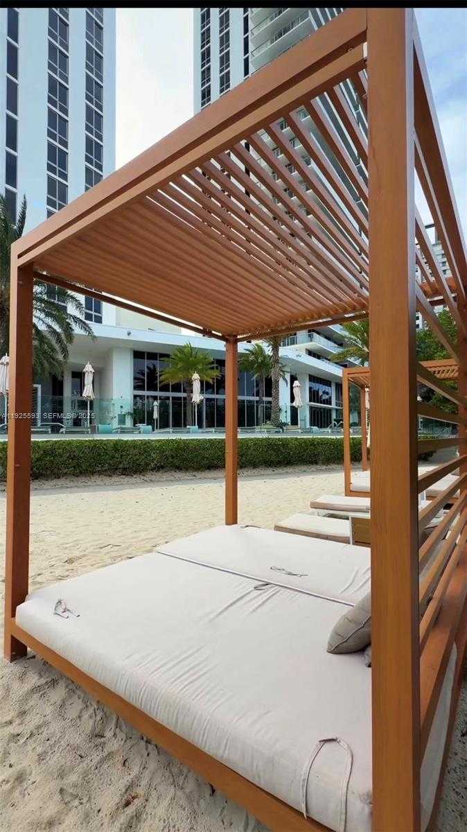 Imagen de Pequeño Objeto