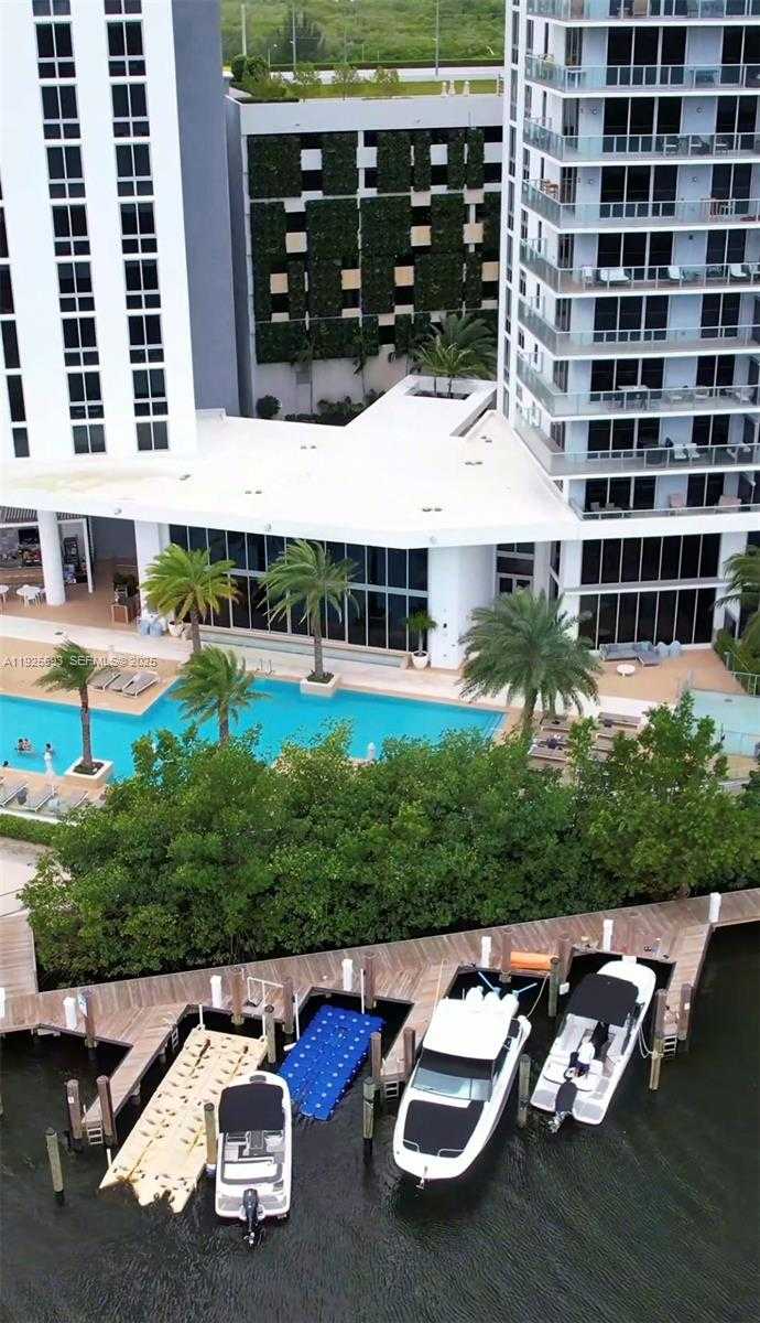 Imagen de Pequeño Objeto