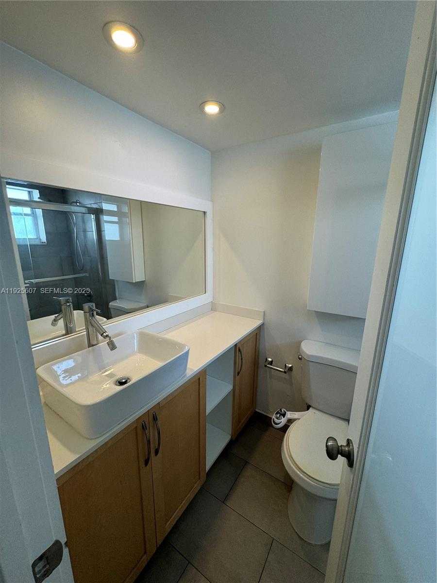 Small Image of 7904 WEST DR #909, North Bay Village Number 9