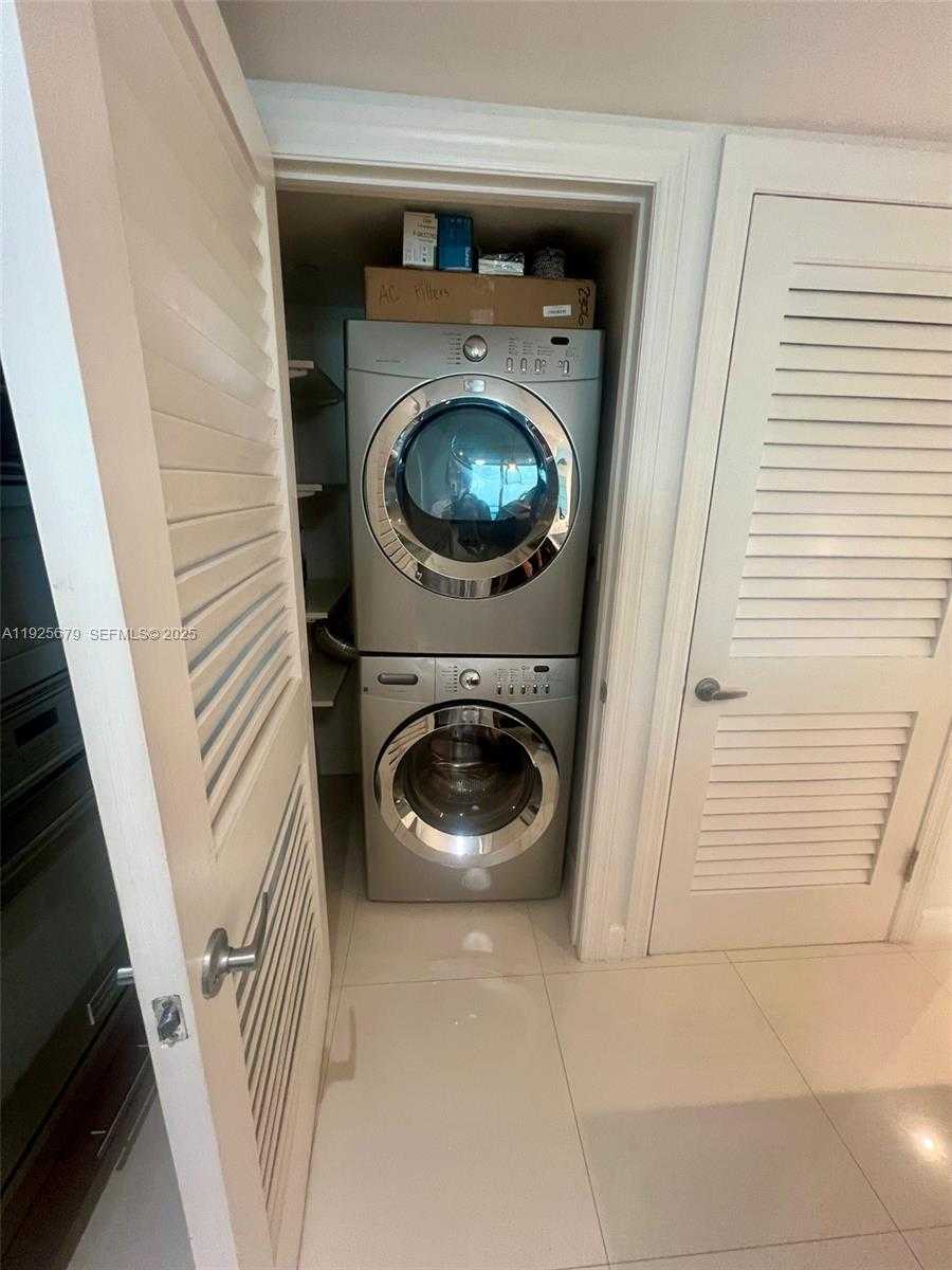 Small Image of 2101 BRICKELL AVE #2306, Miami Number 12