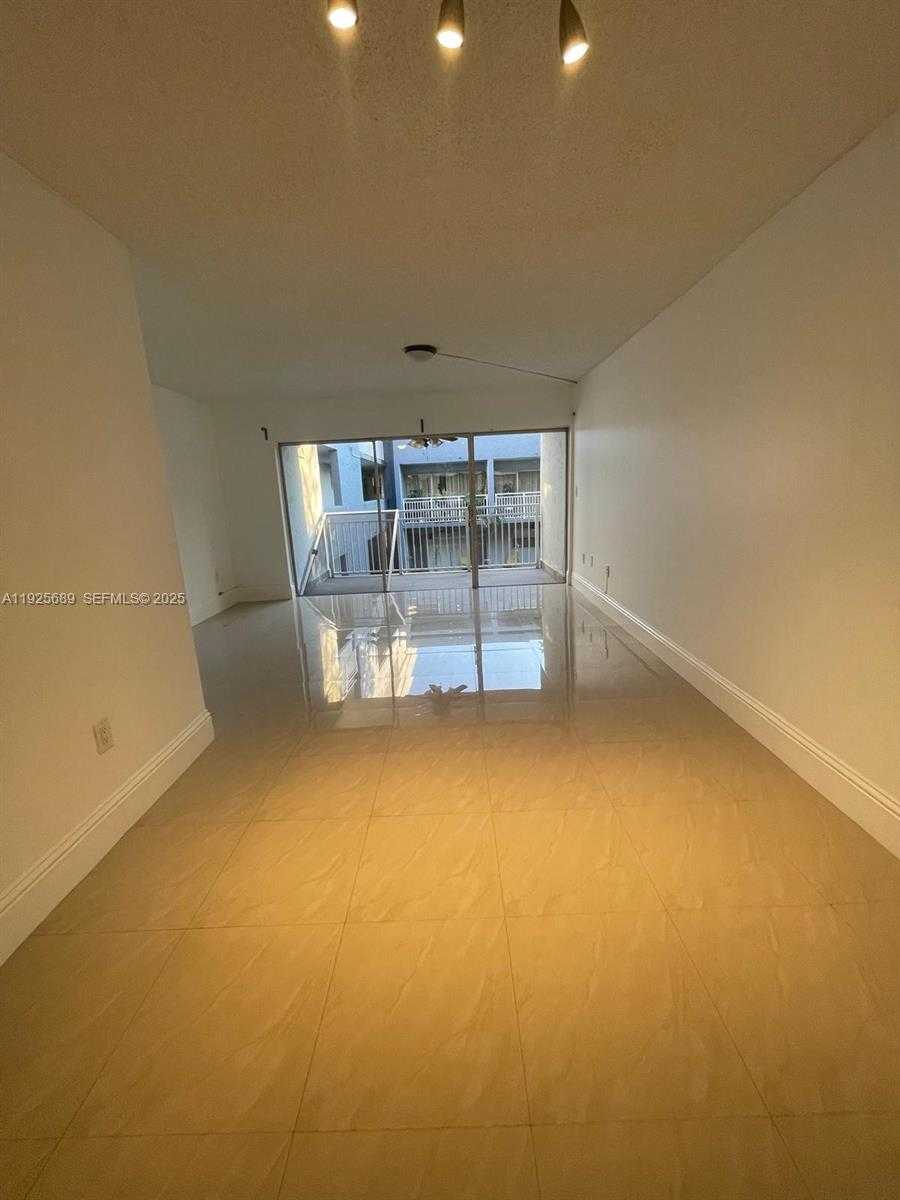 Small Image of 9375 FONTAINEBLEAU BLVD #L219, Miami Number 12
