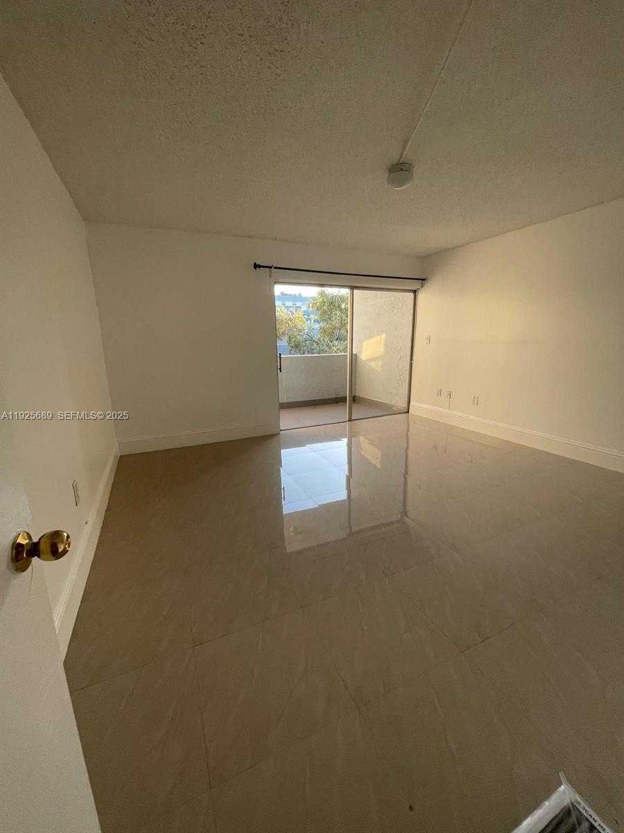 Small Image of 9375 FONTAINEBLEAU BLVD #L219, Miami Number 13