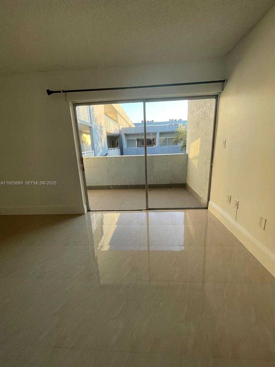 Small Image of 9375 FONTAINEBLEAU BLVD #L219, Miami Number 14