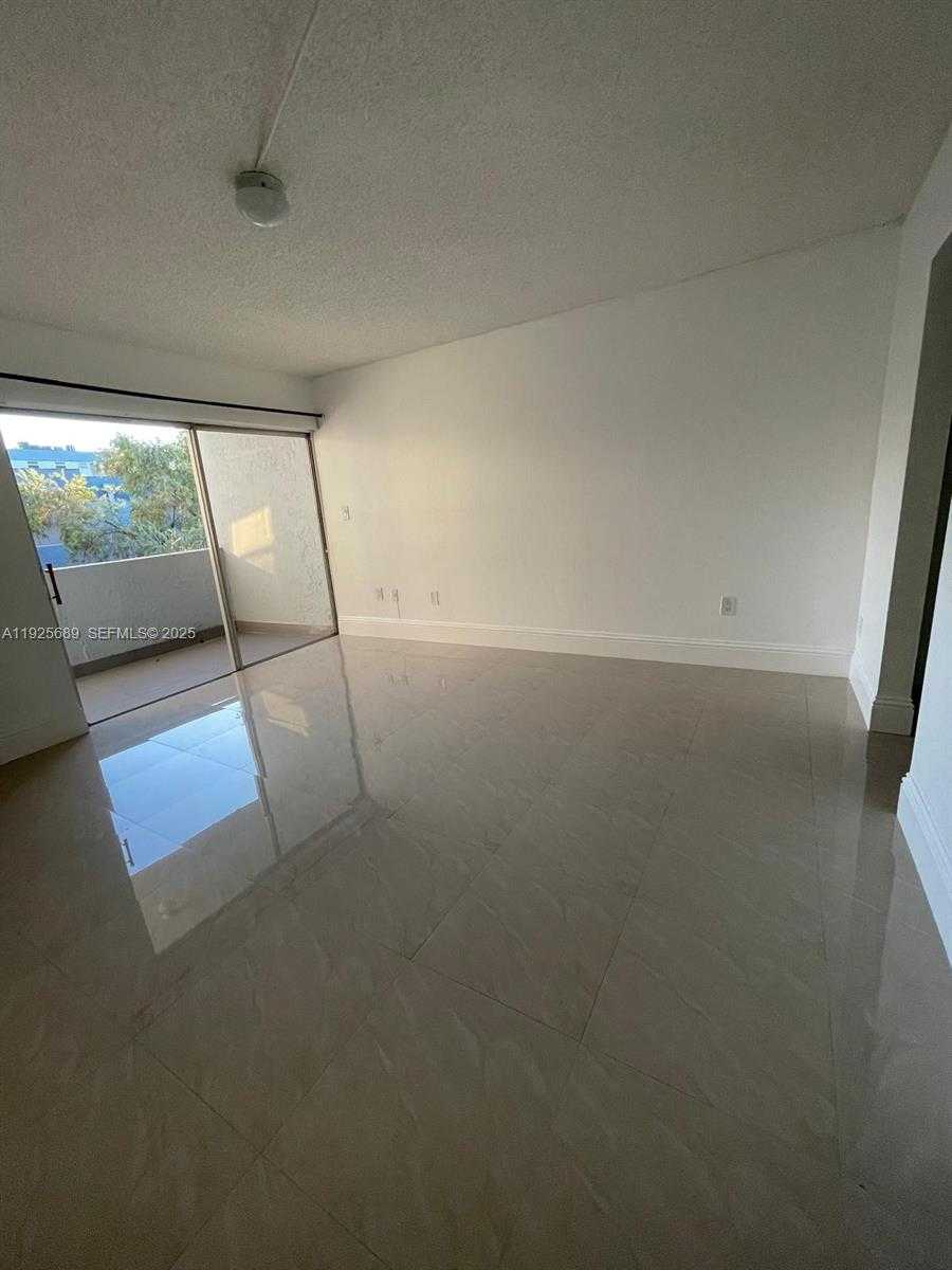 Small Image of 9375 FONTAINEBLEAU BLVD #L219, Miami Number 15
