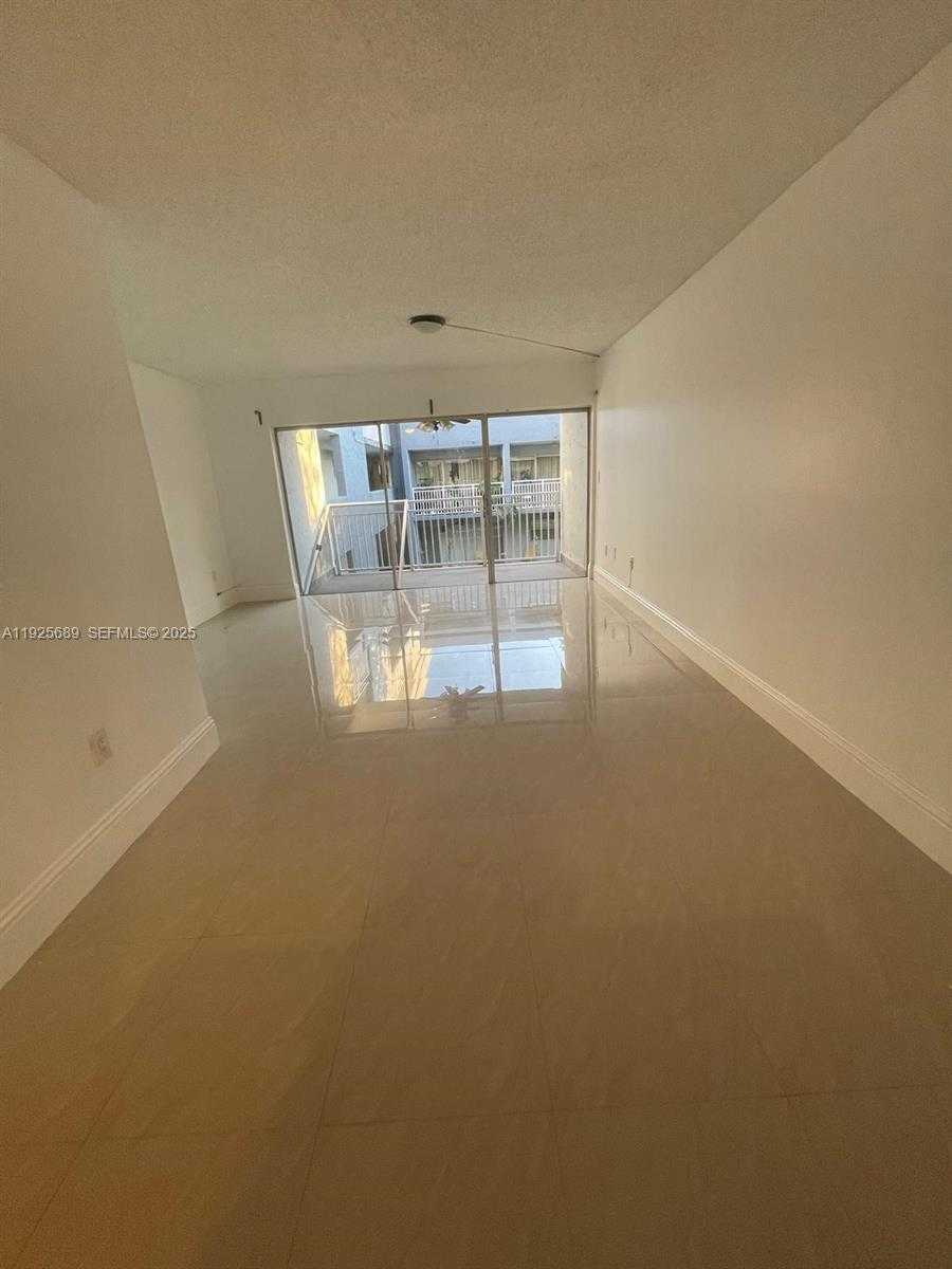 Small Image of 9375 FONTAINEBLEAU BLVD #L219, Miami Number 17