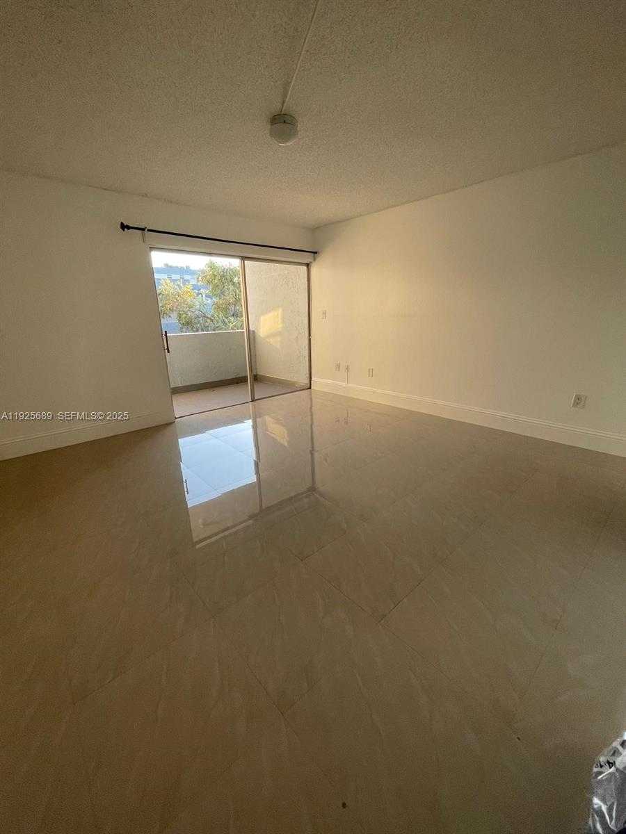 Small Image of 9375 FONTAINEBLEAU BLVD #L219, Miami Number 18