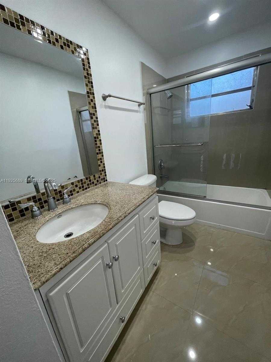 Small Image of 9375 FONTAINEBLEAU BLVD #L219, Miami Number 19