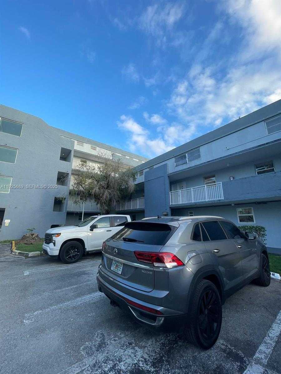Small Image of 9375 FONTAINEBLEAU BLVD #L219, Miami Number 2