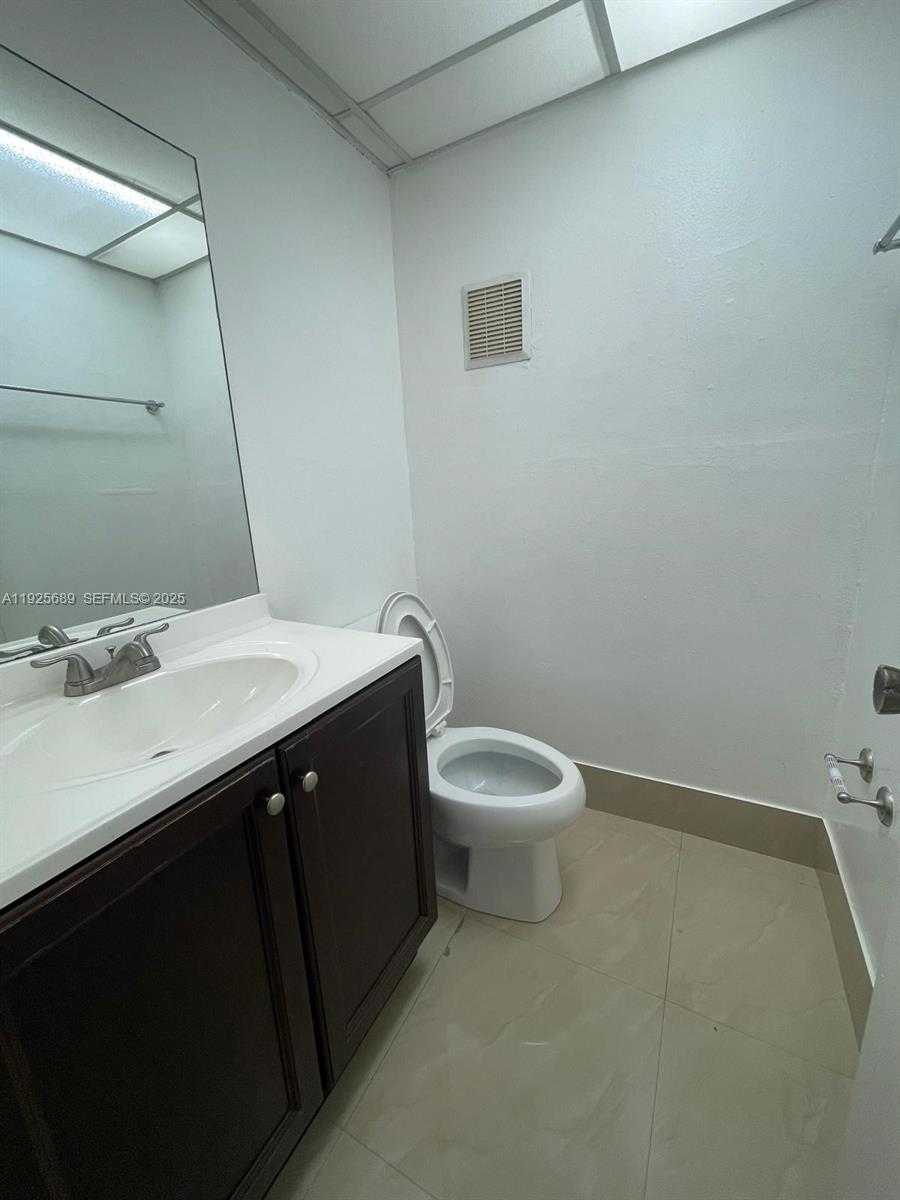 Small Image of 9375 FONTAINEBLEAU BLVD #L219, Miami Number 20