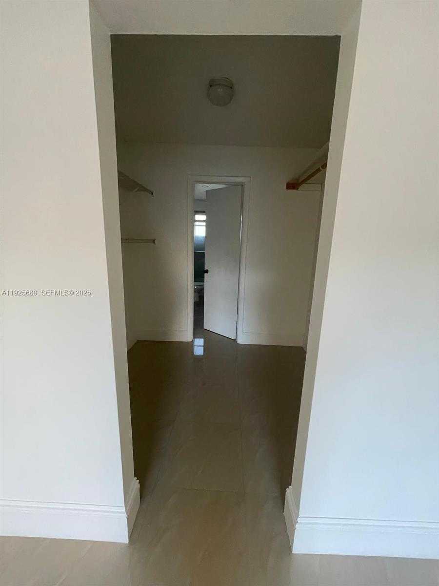 Small Image of 9375 FONTAINEBLEAU BLVD #L219, Miami Number 21