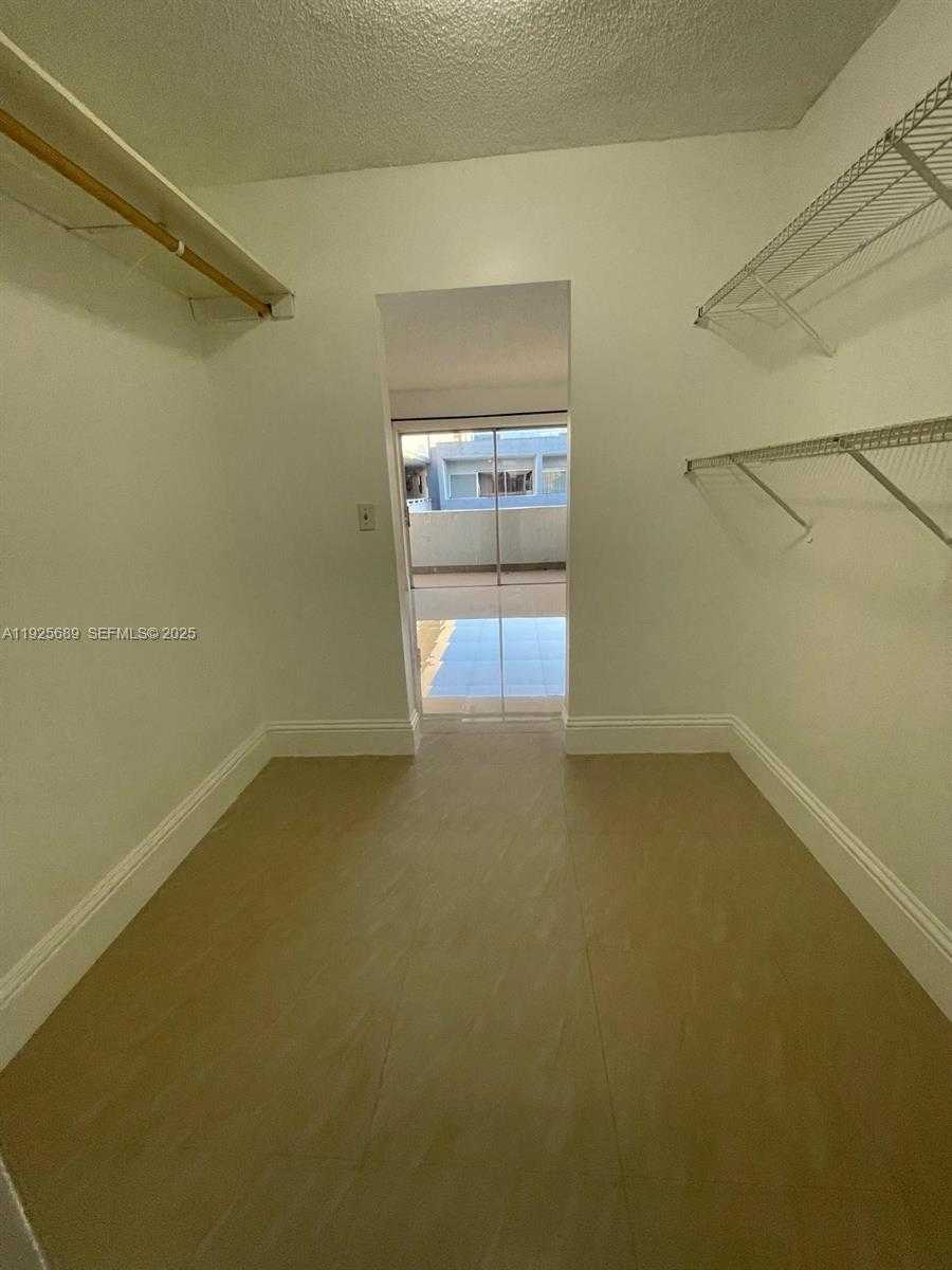 Small Image of 9375 FONTAINEBLEAU BLVD #L219, Miami Number 22