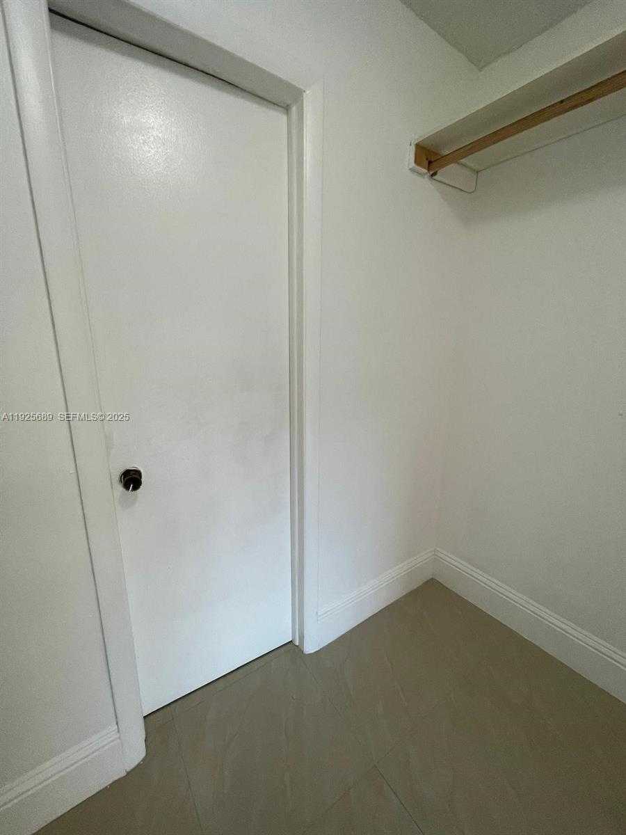 Small Image of 9375 FONTAINEBLEAU BLVD #L219, Miami Number 23