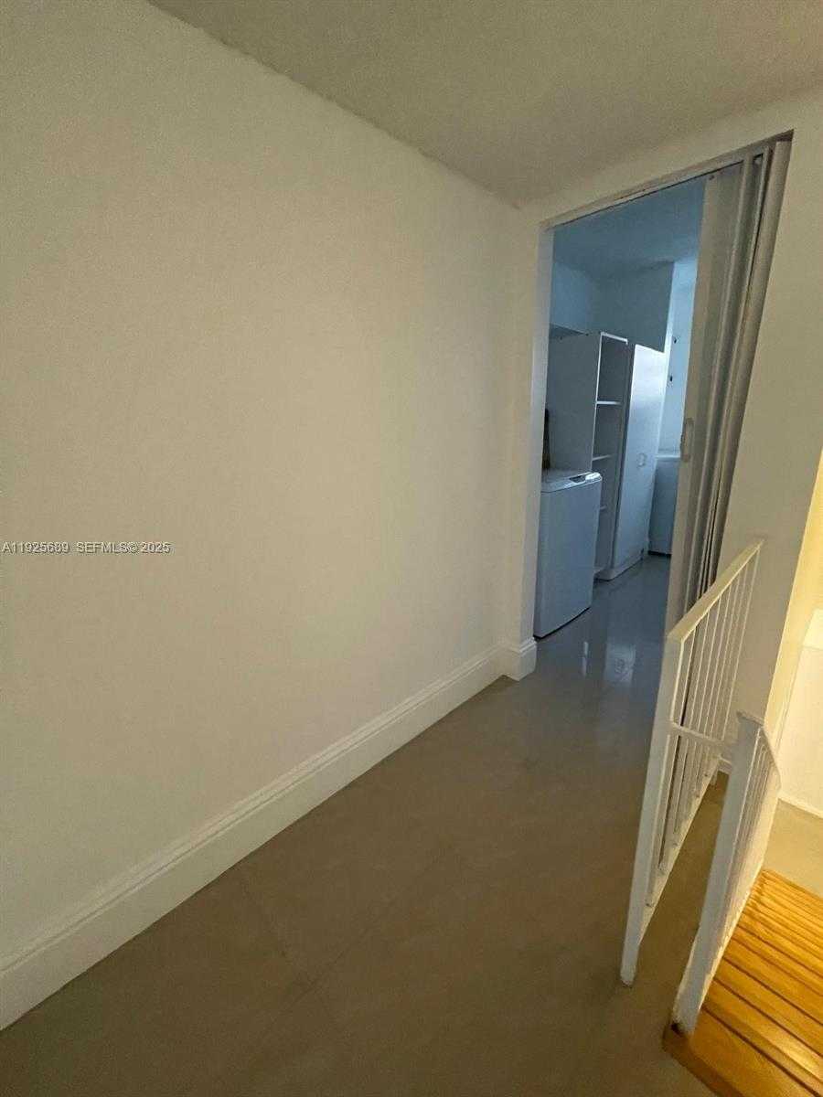 Small Image of 9375 FONTAINEBLEAU BLVD #L219, Miami Number 24