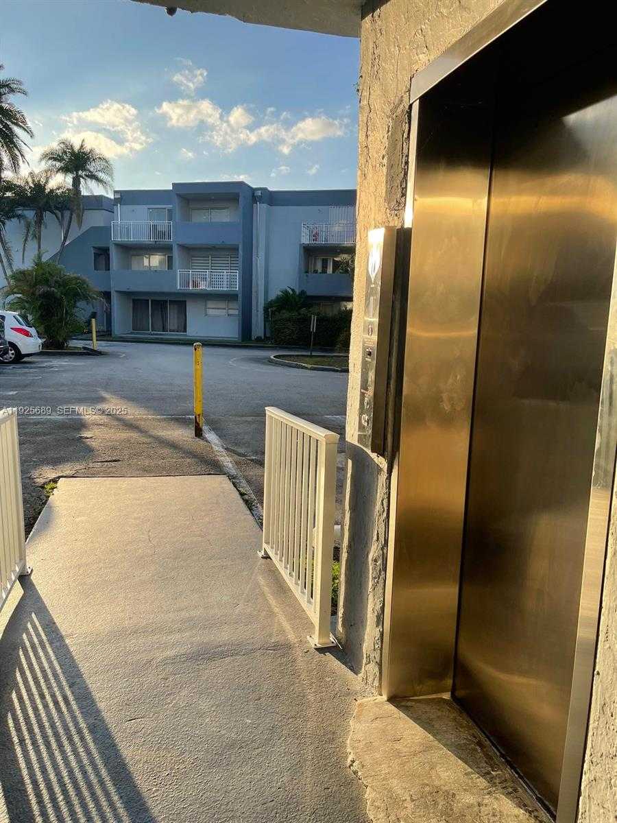 Small Image of 9375 FONTAINEBLEAU BLVD #L219, Miami Number 25