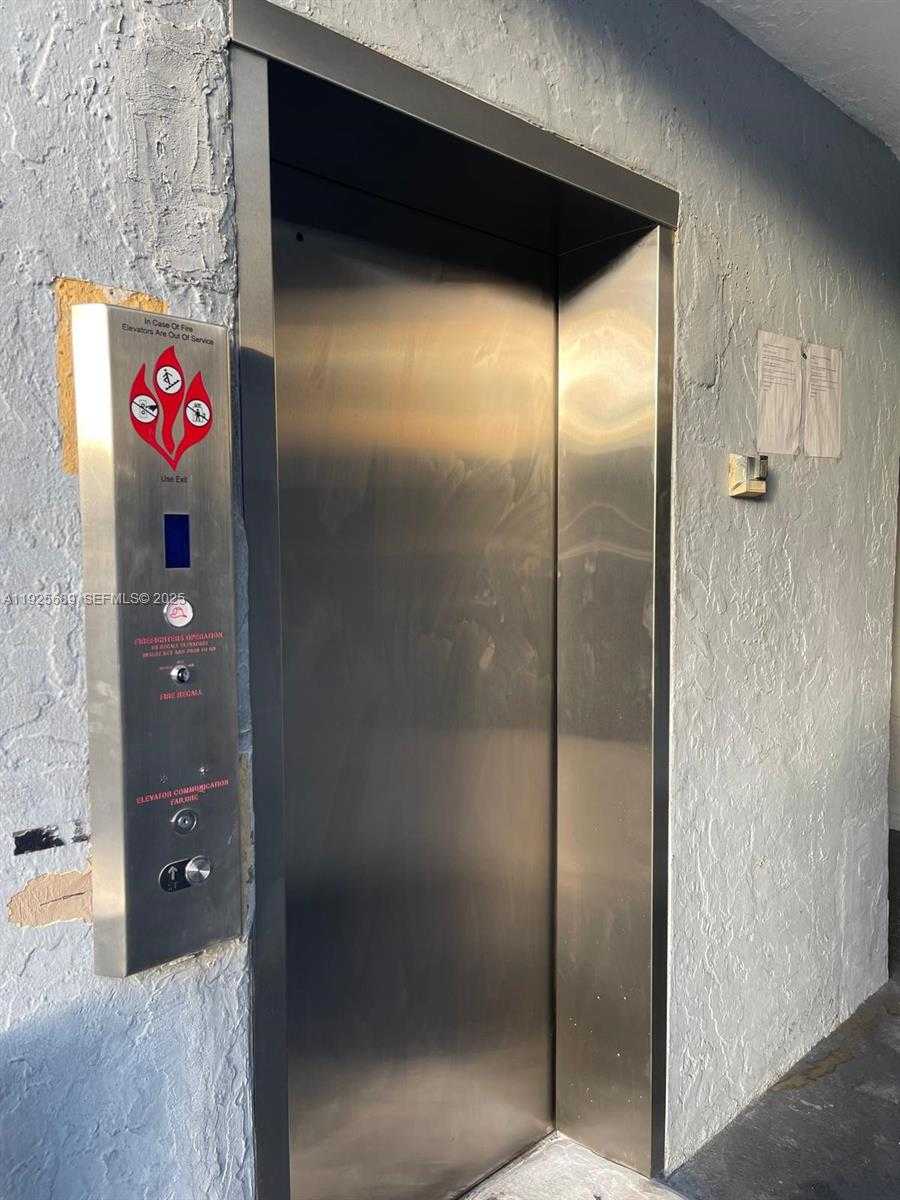 Small Image of 9375 FONTAINEBLEAU BLVD #L219, Miami Number 3