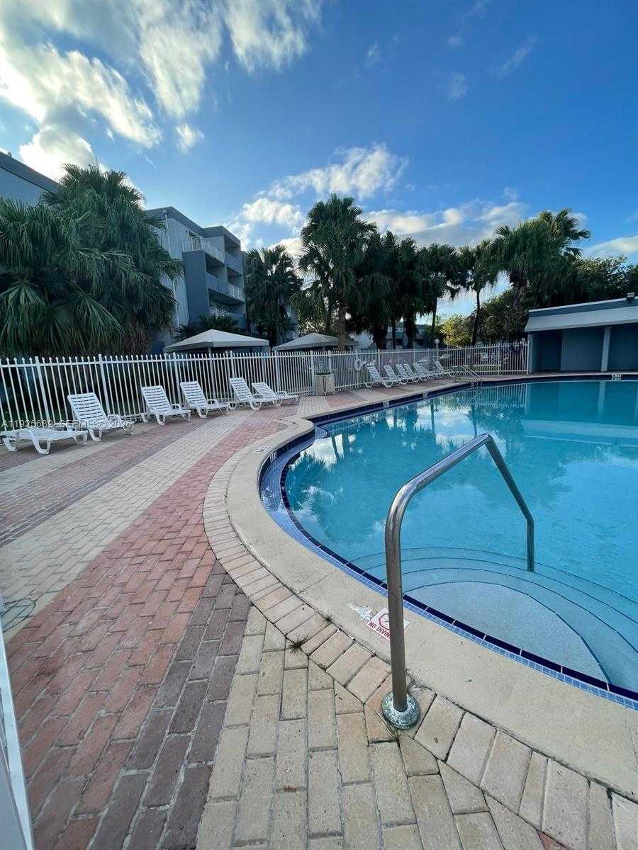 Small Image of 9375 FONTAINEBLEAU BLVD #L219, Miami Number 30