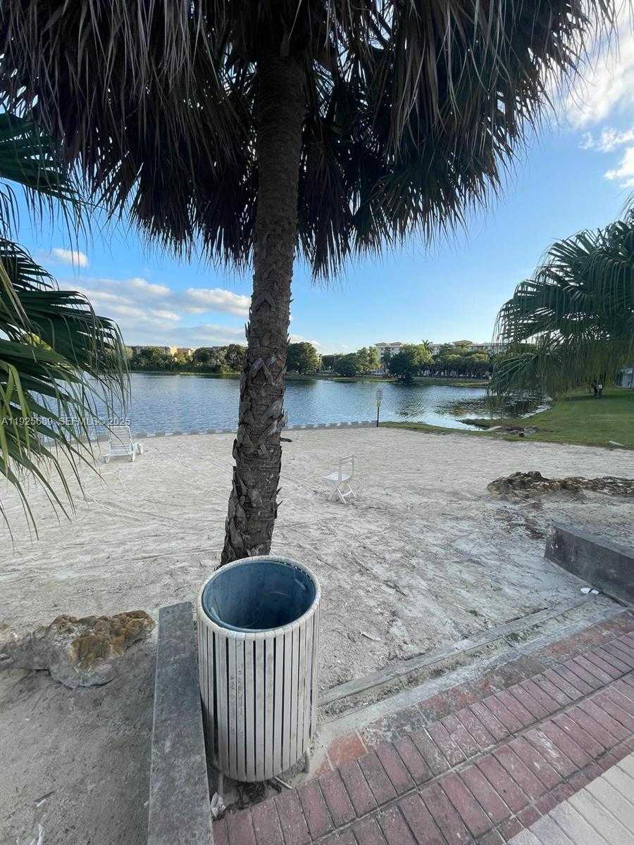 Small Image of 9375 FONTAINEBLEAU BLVD #L219, Miami Number 31