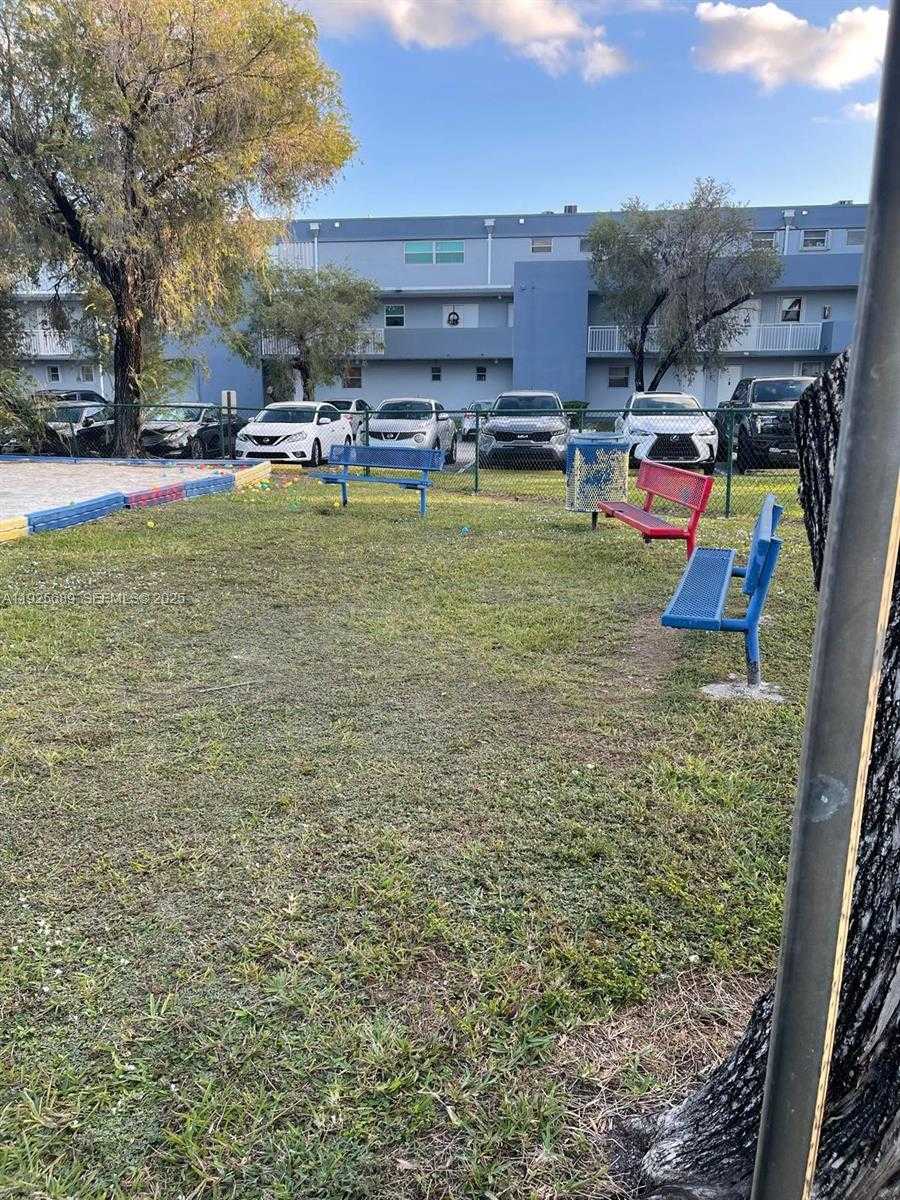 Small Image of 9375 FONTAINEBLEAU BLVD #L219, Miami Number 36