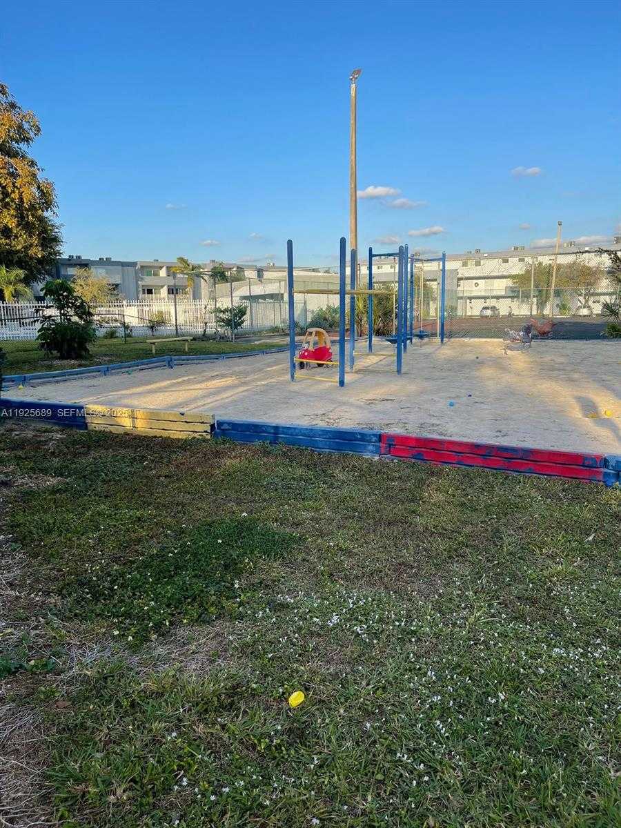 Small Image of 9375 FONTAINEBLEAU BLVD #L219, Miami Number 42