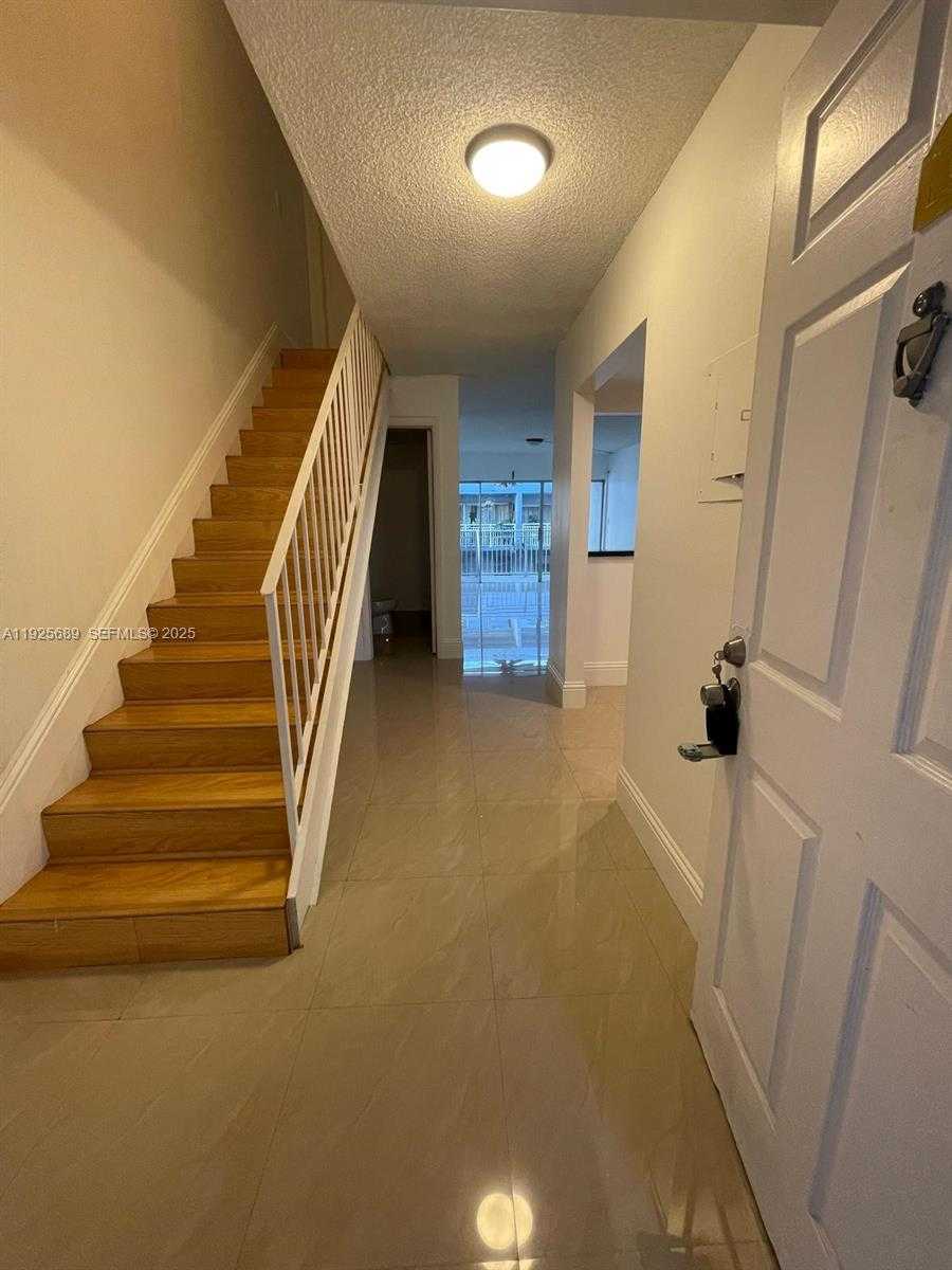 Small Image of 9375 FONTAINEBLEAU BLVD #L219, Miami Number 6