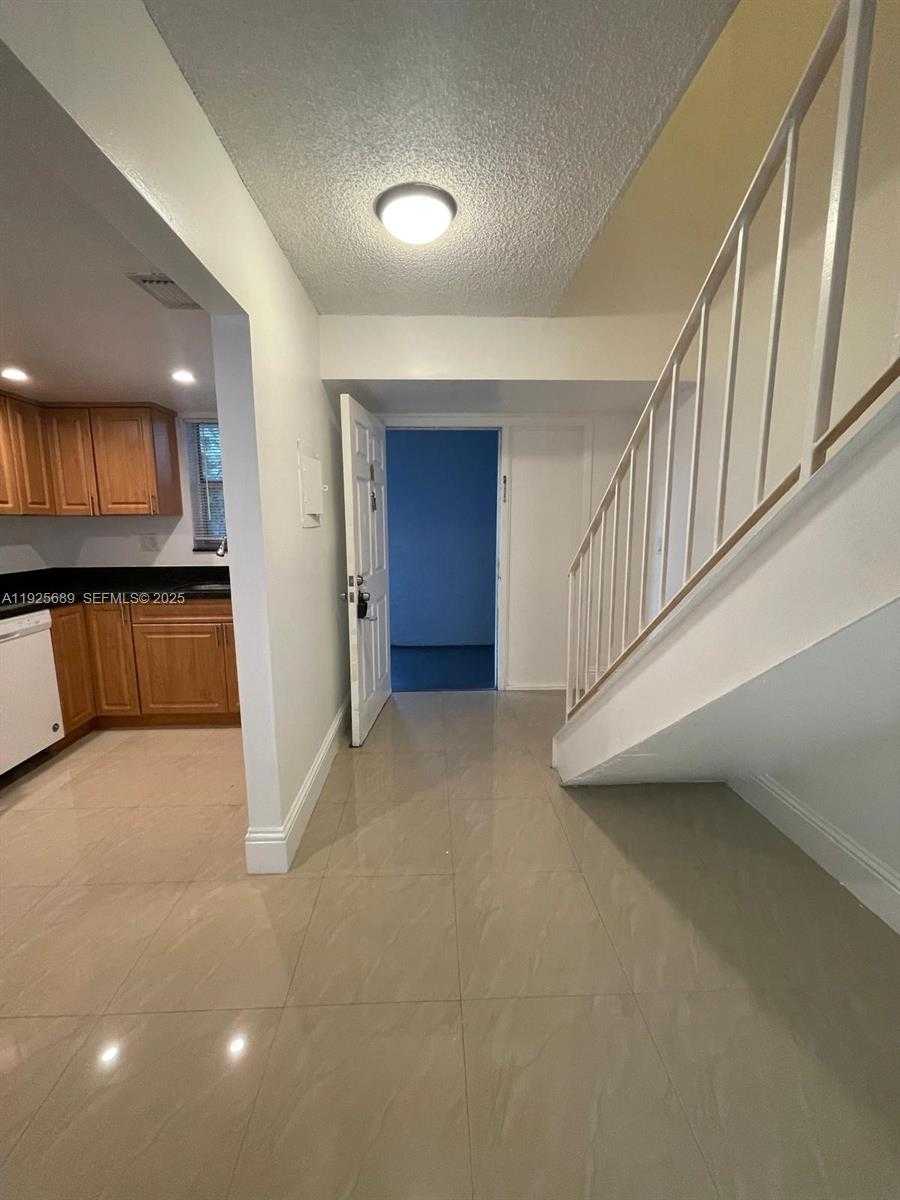 Small Image of 9375 FONTAINEBLEAU BLVD #L219, Miami Number 7