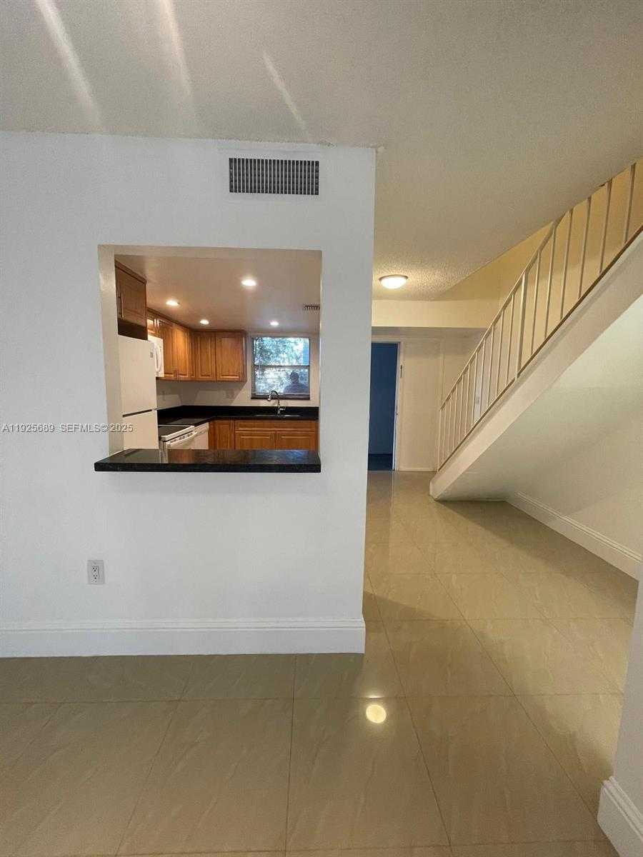 Small Image of 9375 FONTAINEBLEAU BLVD #L219, Miami Number 8