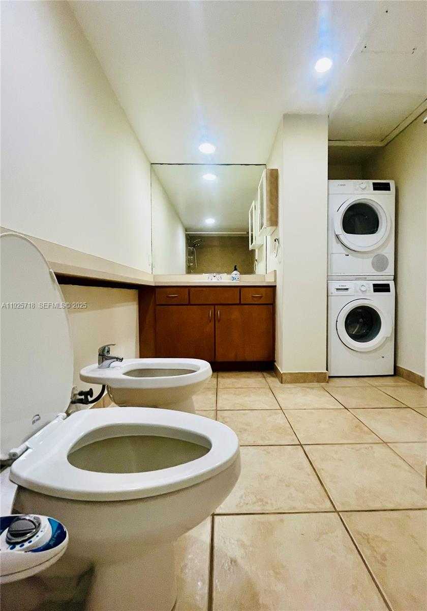 Small Image of 5600 COLLINS AVE #12N, Miami Beach Number 13