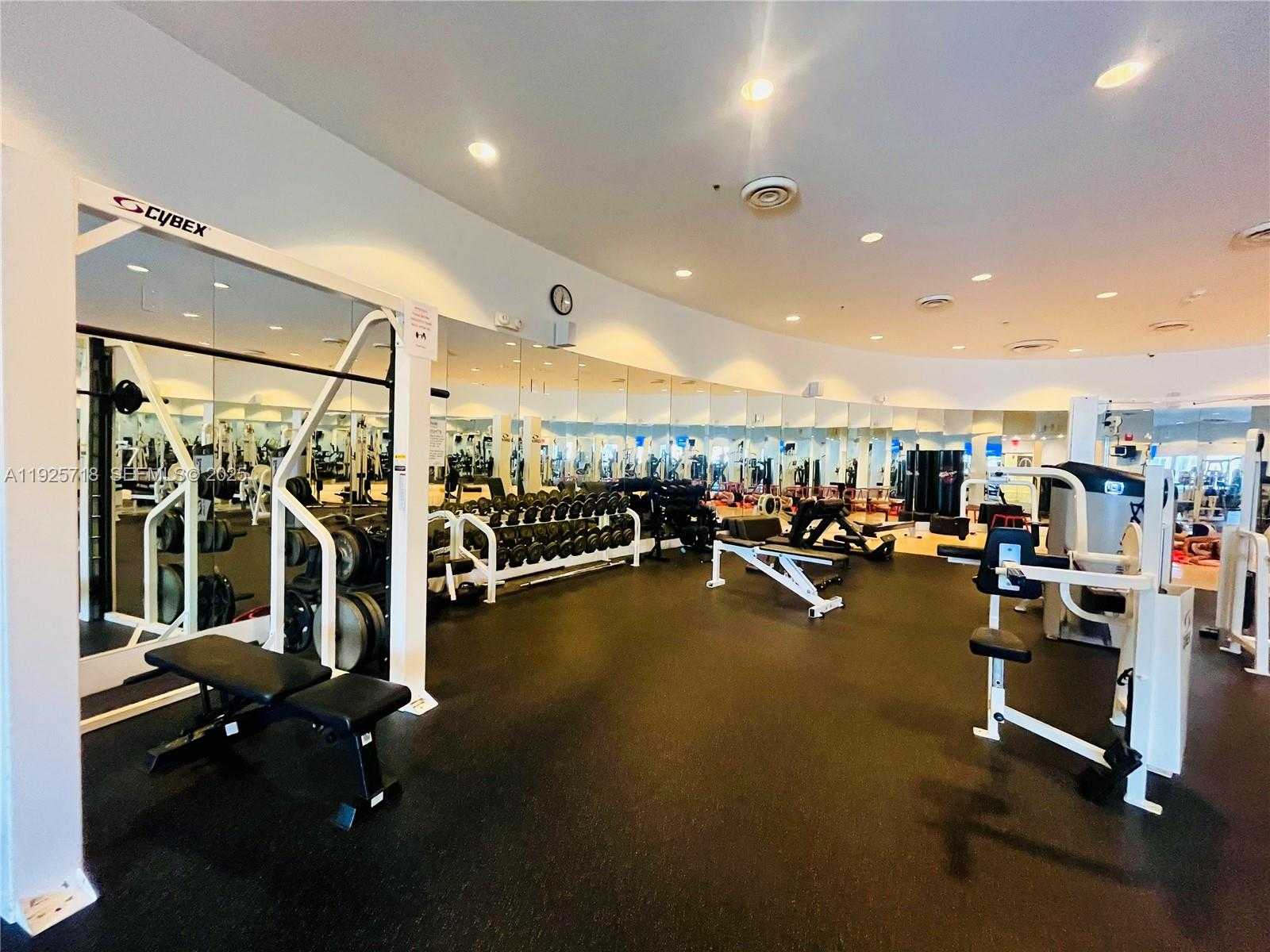 Small Image of 5600 COLLINS AVE #12N, Miami Beach Number 6