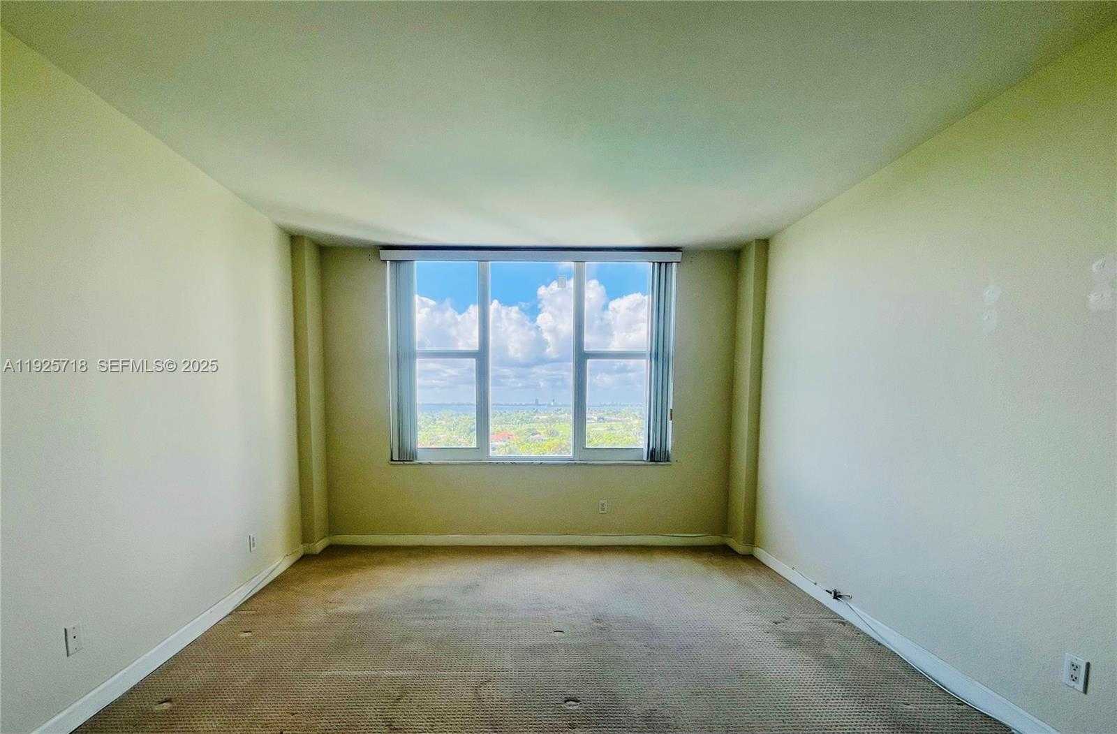 Small Image of 5600 COLLINS AVE #12N, Miami Beach Number 7