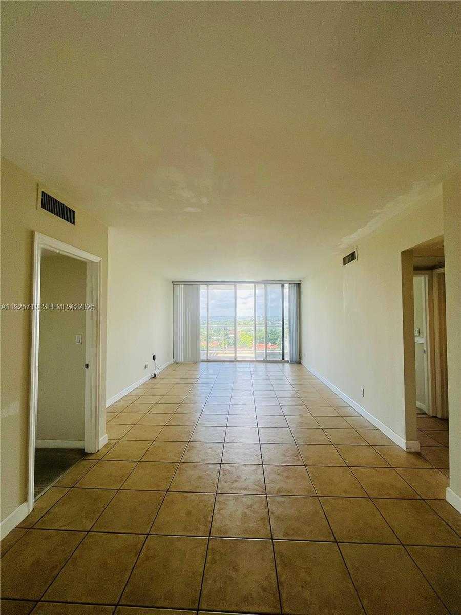 Small Image of 5600 COLLINS AVE #12N, Miami Beach Number 8