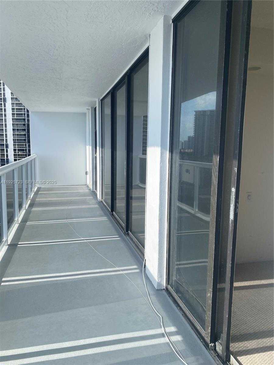 Small Image of 20515 EAST COUNTRY CLUB DR #1044, Aventura Number 5