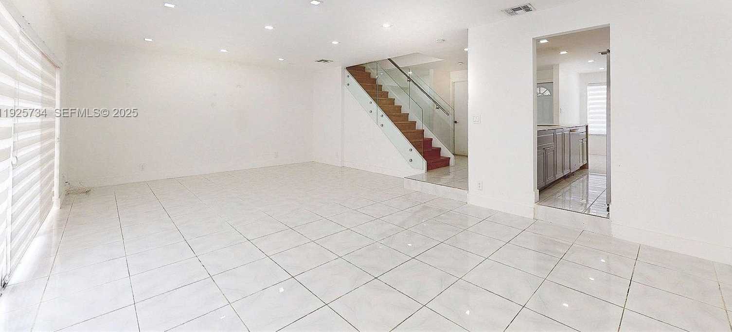 Small Image of 8212 NORTH WEST 8TH PL #2, Plantation Number 10