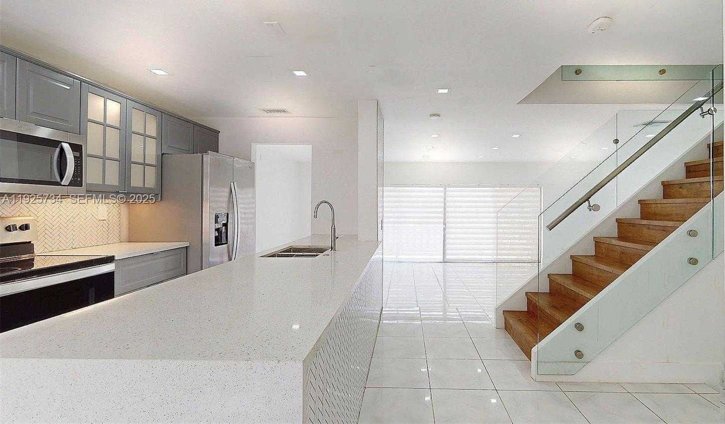 Small Image of 8212 NORTH WEST 8TH PL #2, Plantation Number 2