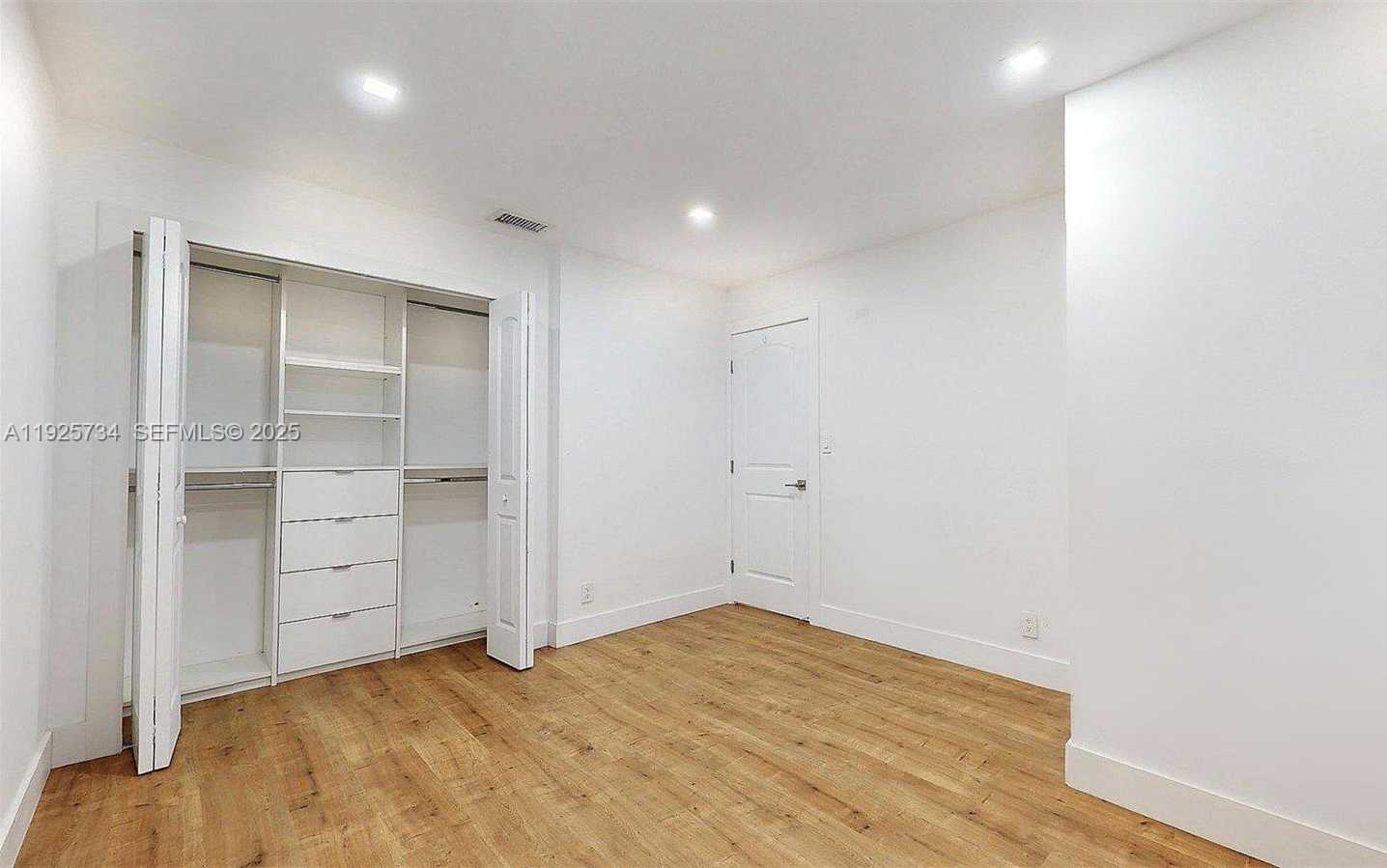 Small Image of 8212 NORTH WEST 8TH PL #2, Plantation Number 34