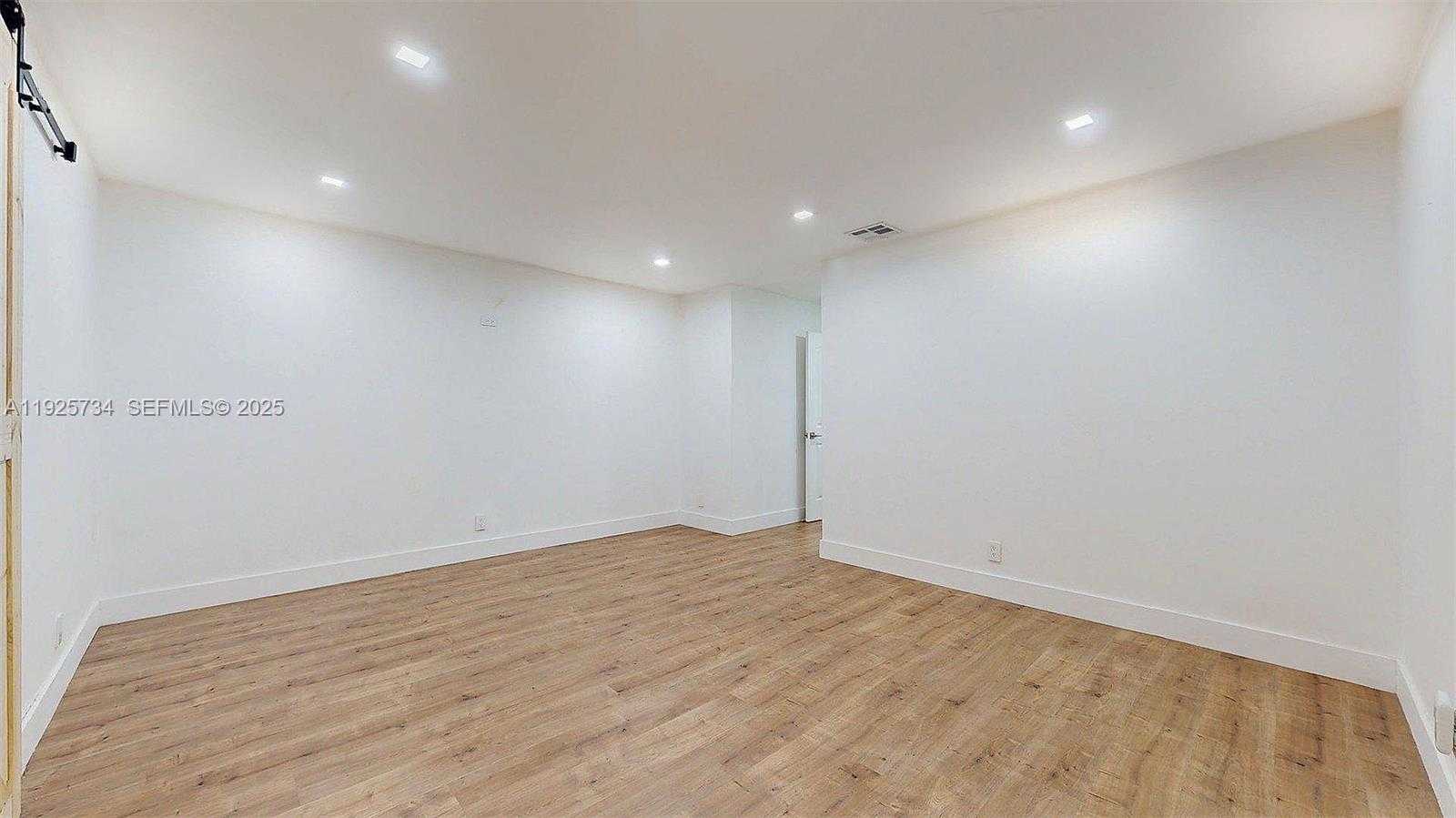 Small Image of 8212 NORTH WEST 8TH PL #2, Plantation Number 37