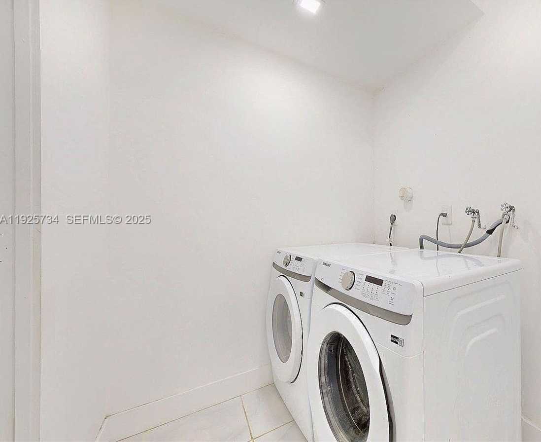 Small Image of 8212 NORTH WEST 8TH PL #2, Plantation Number 40