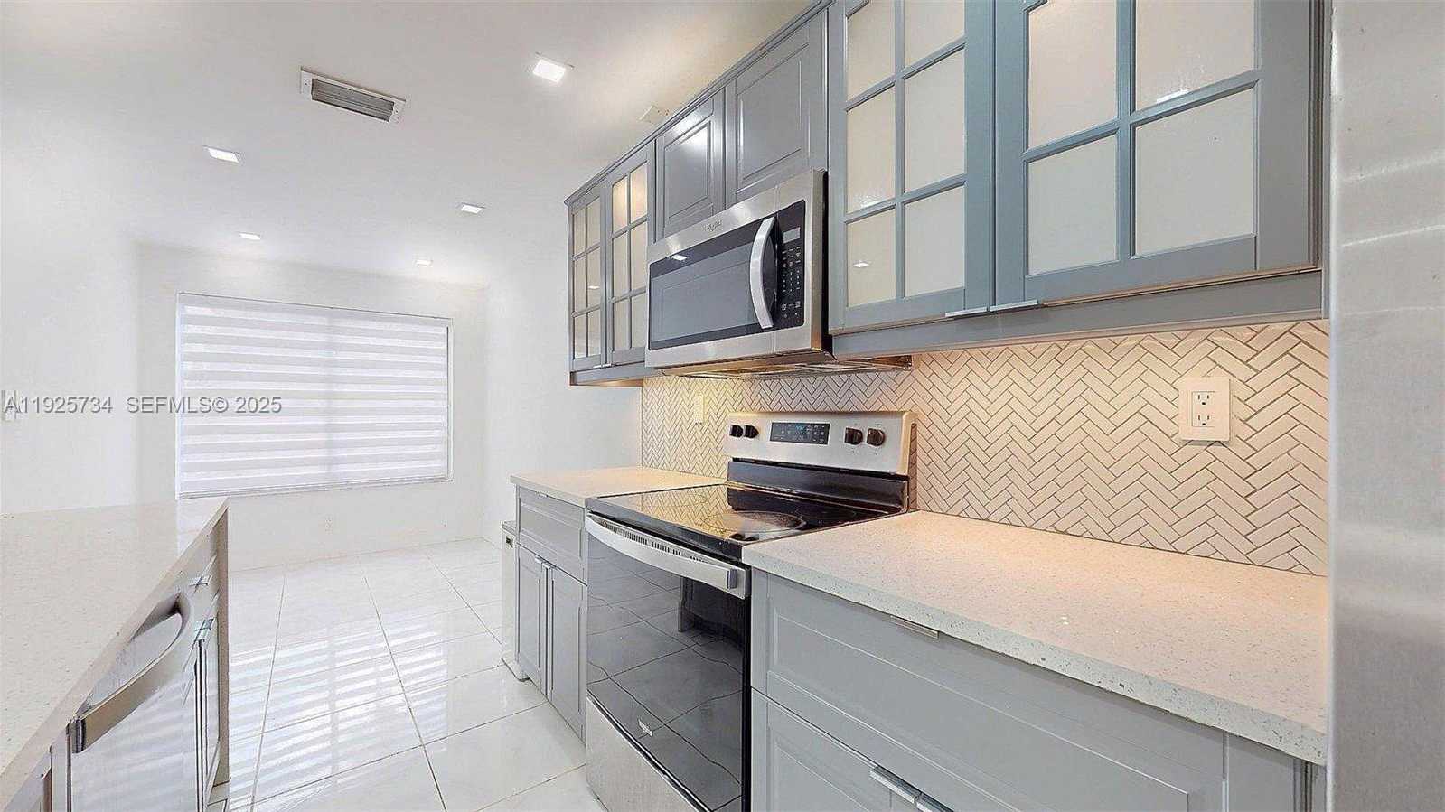 Small Image of 8212 NORTH WEST 8TH PL #2, Plantation Number 5