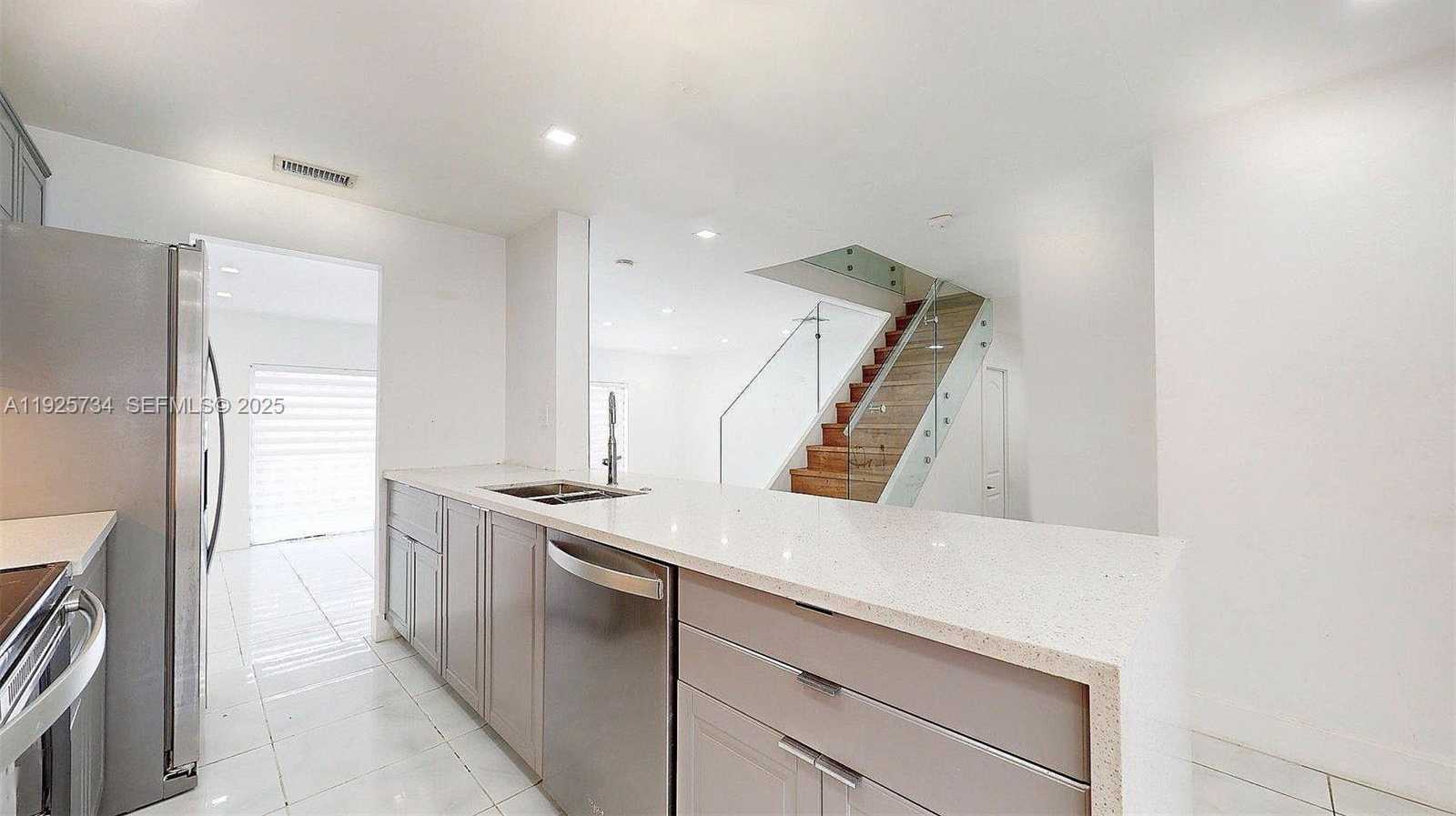 Small Image of 8212 NORTH WEST 8TH PL #2, Plantation Number 6