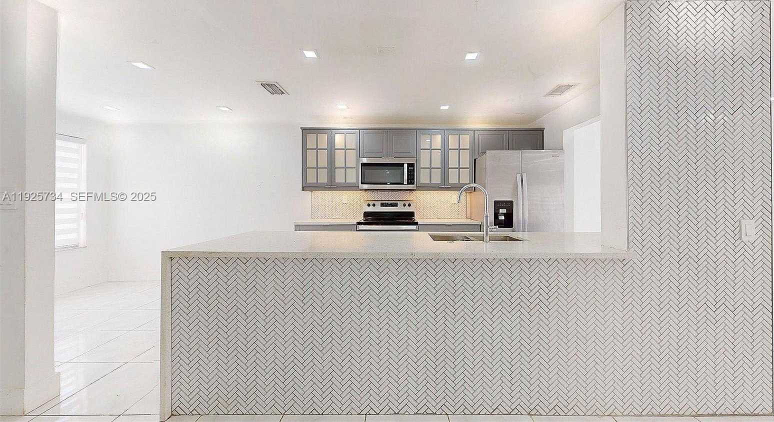 Small Image of 8212 NORTH WEST 8TH PL #2, Plantation Number 8