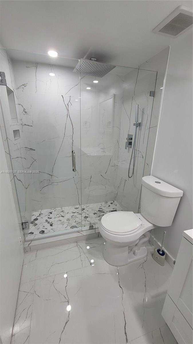 Small Image of 7601 EAST TREASURE DR #2103, North Bay Village Number 17