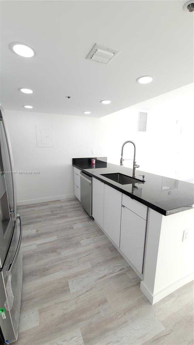 Small Image of 7601 EAST TREASURE DR #2103, North Bay Village Number 5