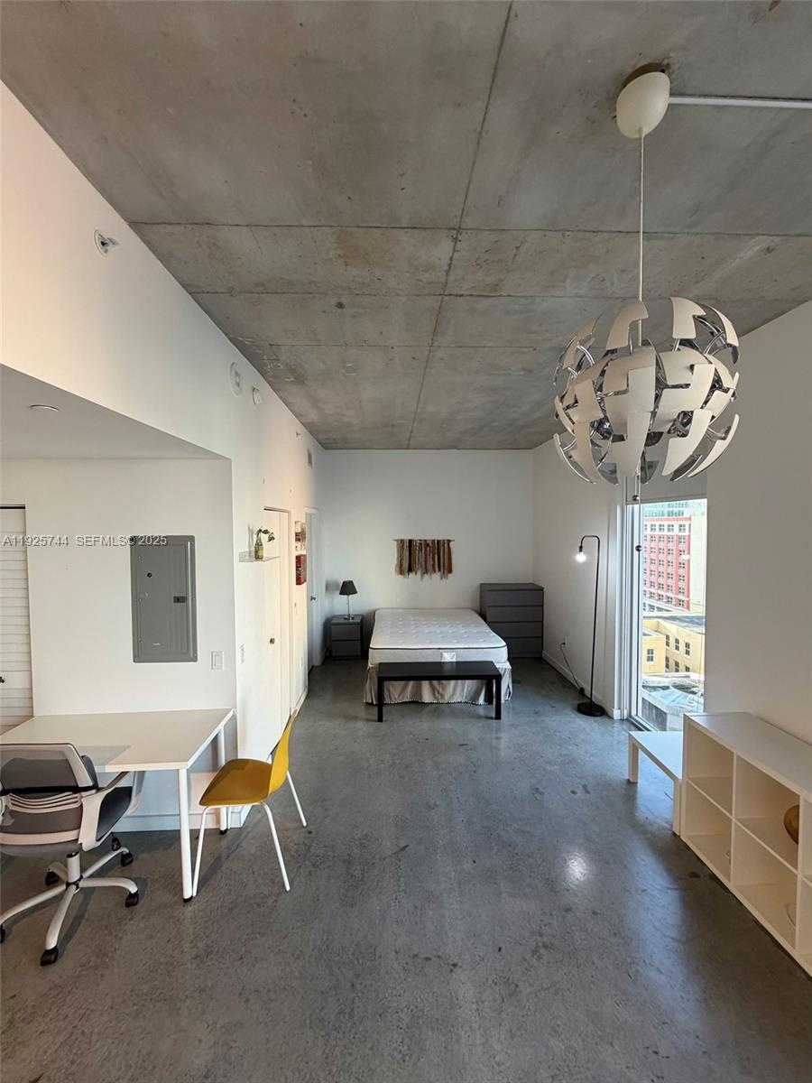 Imagen de Pequeño Objeto