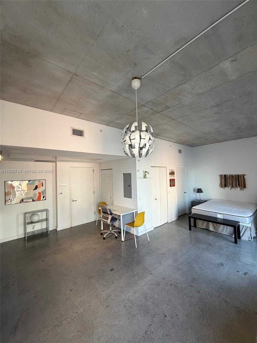 Imagen de Pequeño Objeto