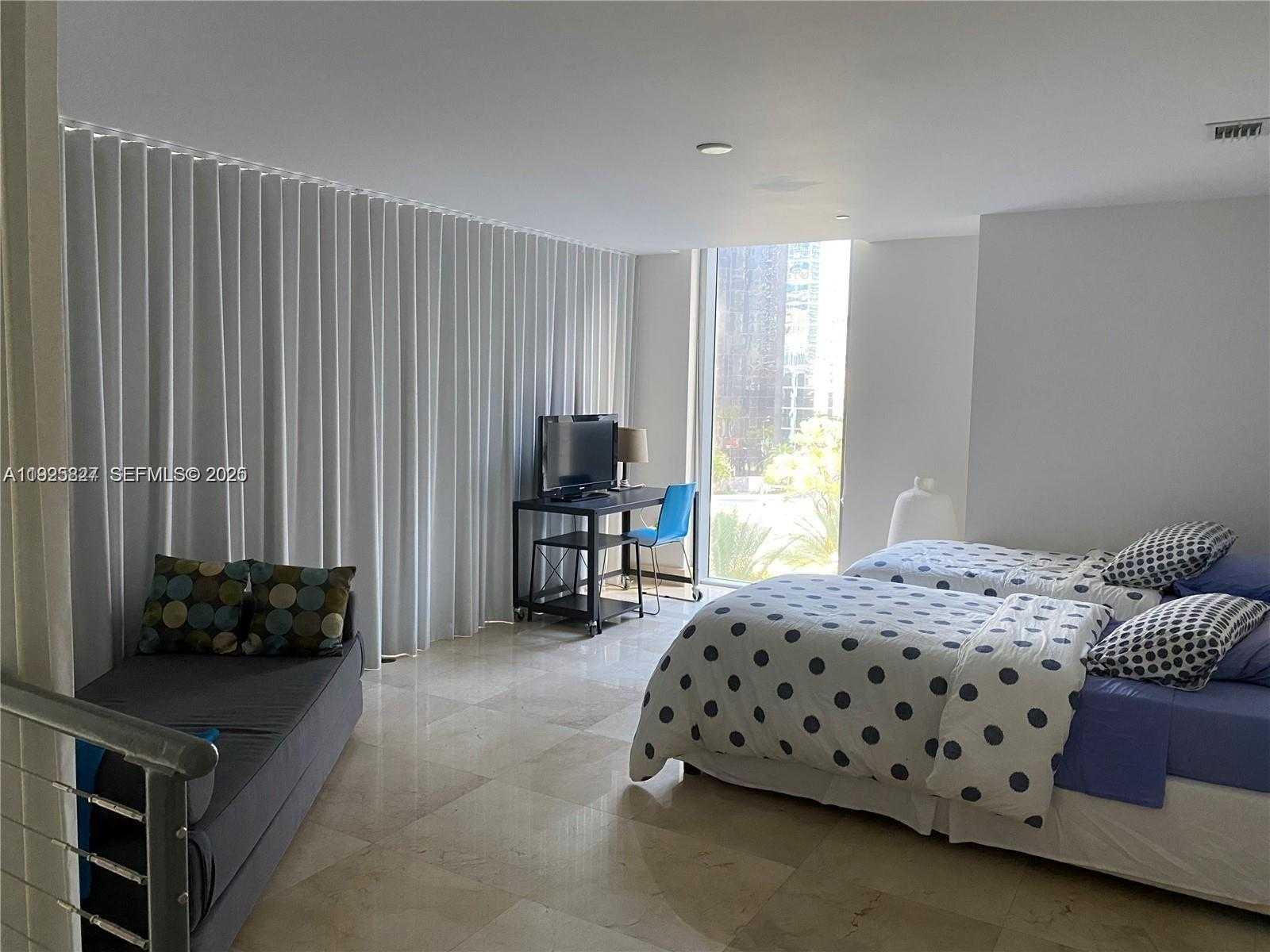 Small Image of 1060 BRICKELL AVE #413, Miami Number 12