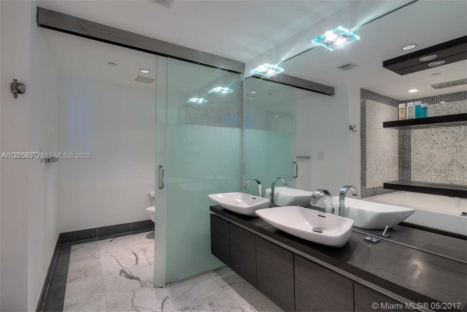 Small Image of 200 BISCAYNE BOULEVARD WAY #4309, Miami Number 6