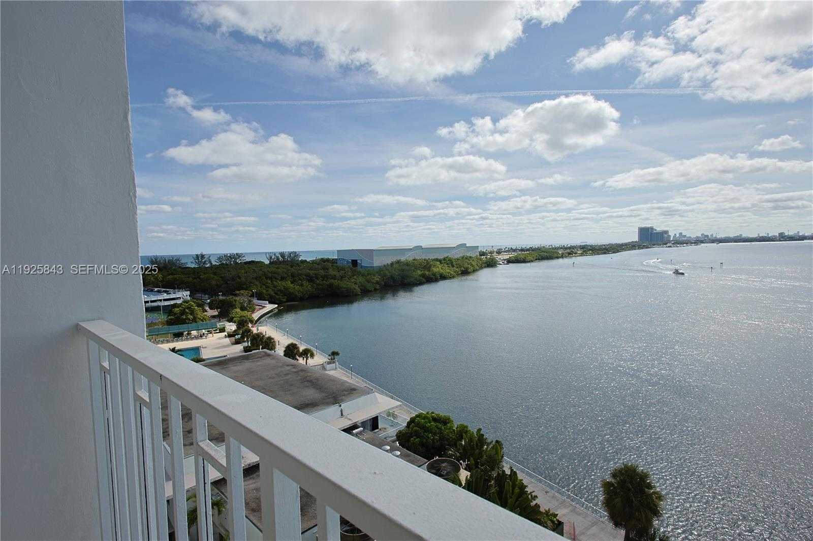 Small Image of 500 BAYVIEW DR #928, Sunny Isles Beach Number 11